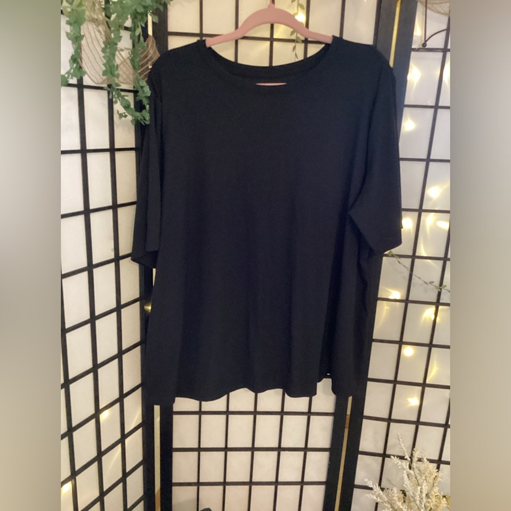 Classic Black Women's Short Sleeve Top - Versatile Everyday Tee